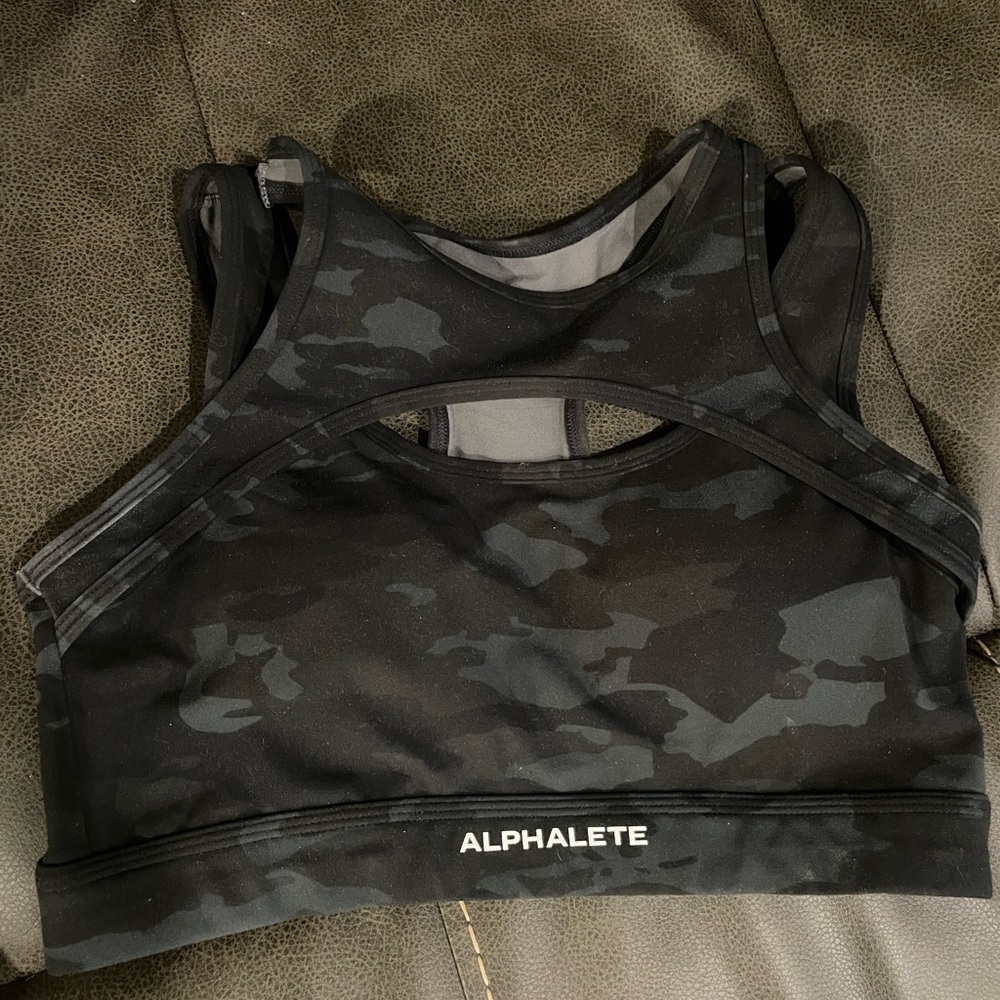 Alphalete Key Hole Camo Sports Bra Sz M